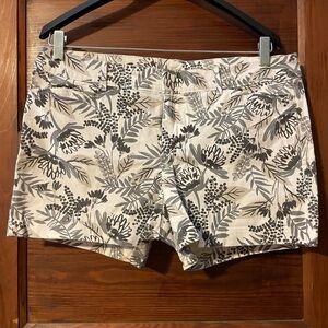 Old Navy floral pixie chino shorts